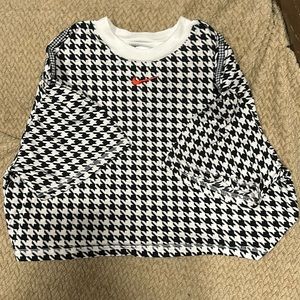 Nike black and white checkered Size L, cropped t-shirt